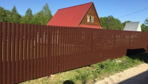 Установка заборов под ключ в области: что нужно знать