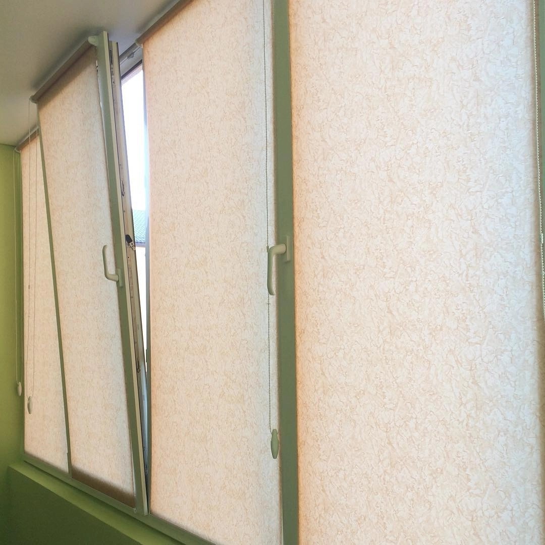 Почему в современном мире интерьера стали популярны рулонные шторы